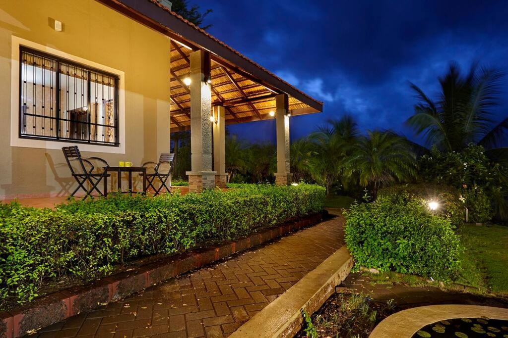 Monica Farms - Monica Retreat Villa Waki Buitenkant foto